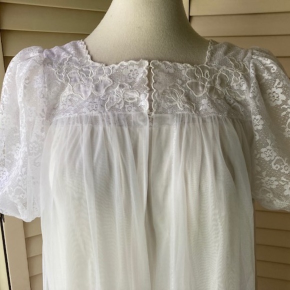 1980's Movie Star Nylon and Chiffon Peignoir Set - Picture 3 of 12